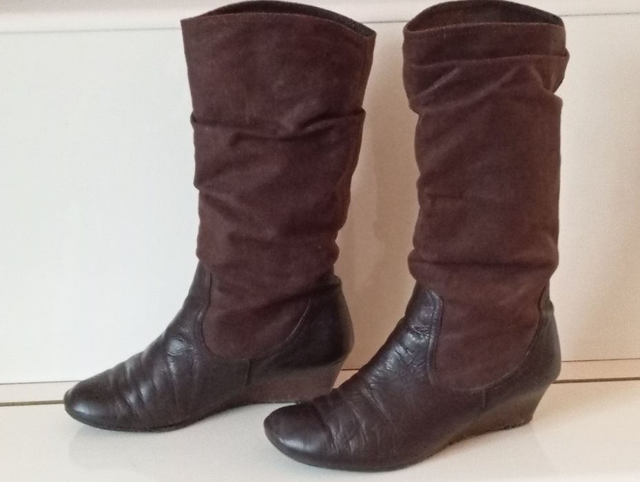 Botki na niewielkim koturnie, w stylu boho - r. 39