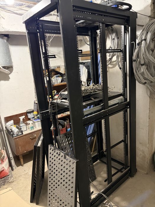 Серверна шафа металічна з охолодженням