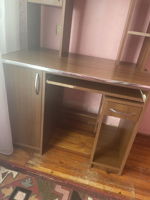 Стіл письмовий, дизайнерський, 1 м х 60 см х 2 м