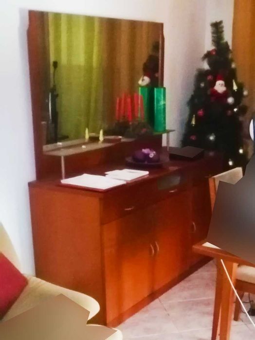 Aparador de Sala de Estar (Cerejeira) + Espelho