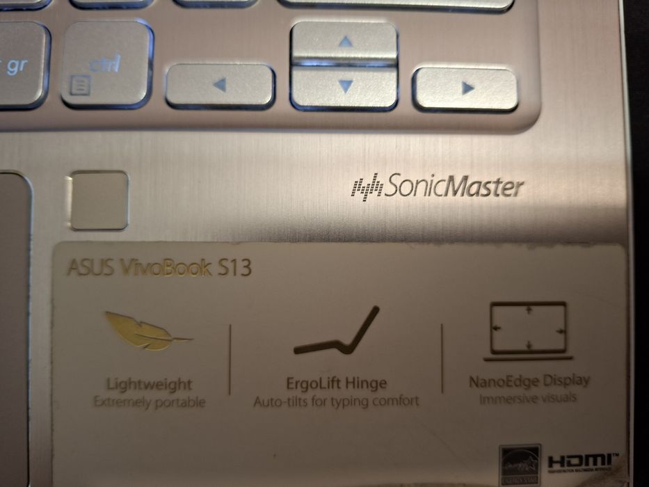 Sprzedam cienki laptop ASUS S13 – i5 / 8GB RAM / 512 NVMe