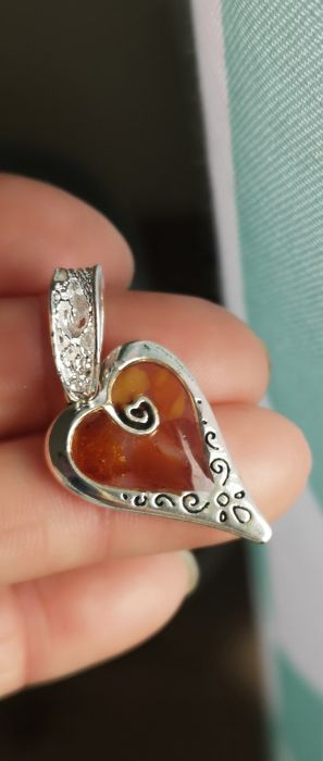 Piękny zestaw, kolczyki plus zawieszka. Bursztyn.