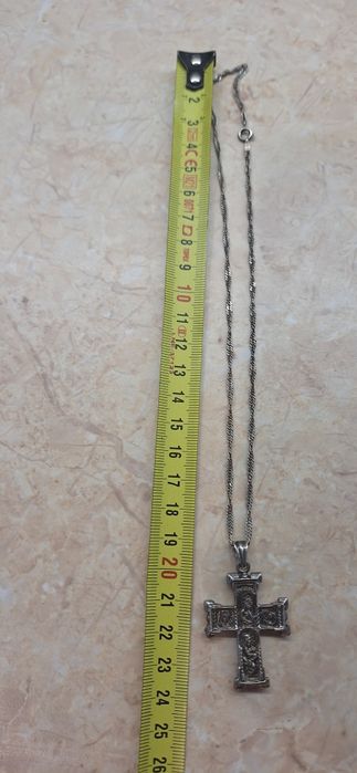 Krzyż z łańcuszkiem