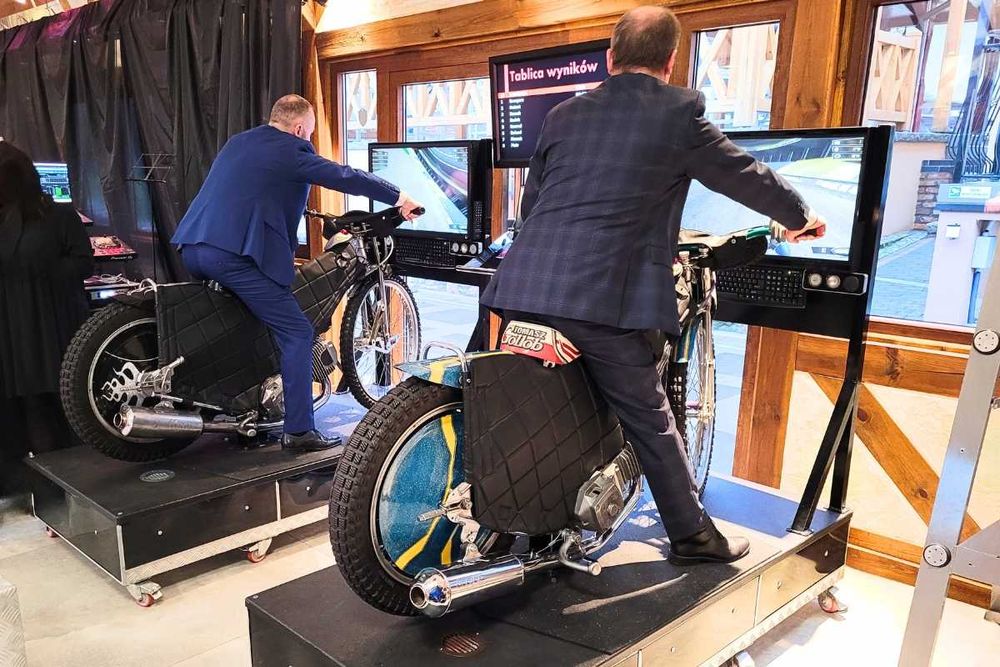 Impreza z motorami - symulatory motoryzacyjne, symulator motoru, żużel, sportowe imprezy i eventy firmowe
