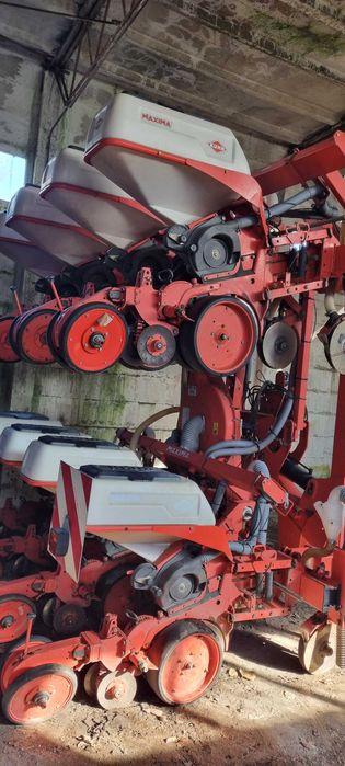 siewnik do kukurydzy KUHN Maxima 8 rzędow rozsuwany