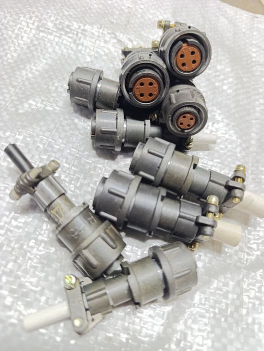 Електричні роз'єми