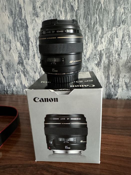 Фотоапарат Canon 100D з кіт.обʼєк. І обʼєктив Canon EF85 f 1.8