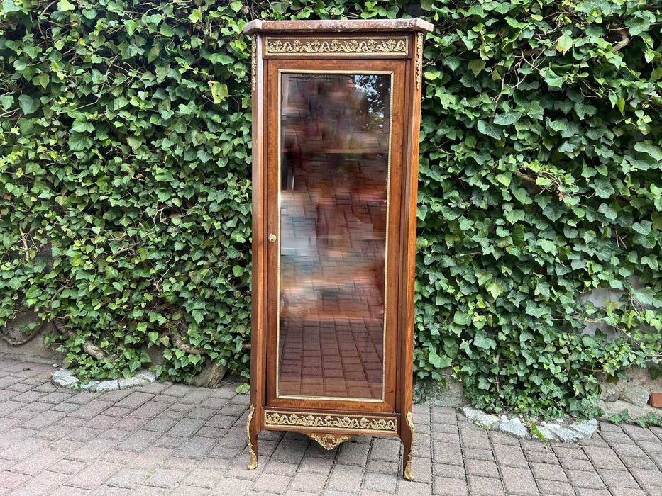 Mahoniowa witryna Ludwika XV