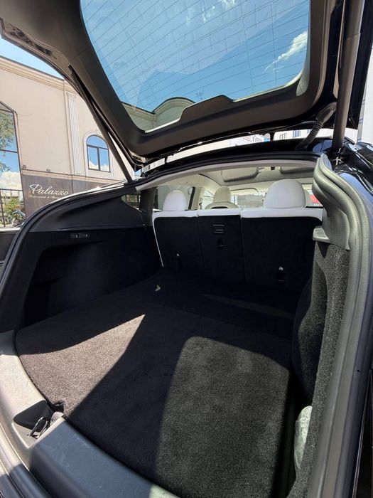 Tesla Y 2024 повний привід