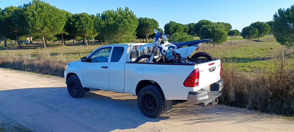 Toyota Hilux 2.4d  4wd 150 CV extracab