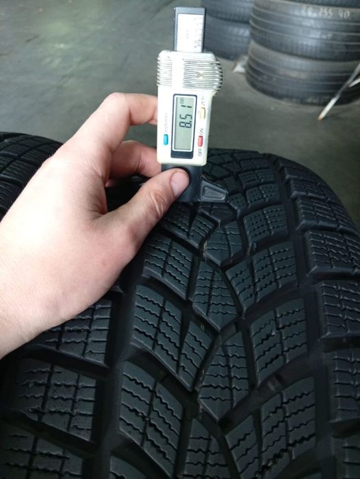 Комплект r17 215/60 Goodyear UltraGrip Performance+ зимові шини в ідеальному робочому стані сезон тільки їздила 8мм Германія виробник, майже 24рік