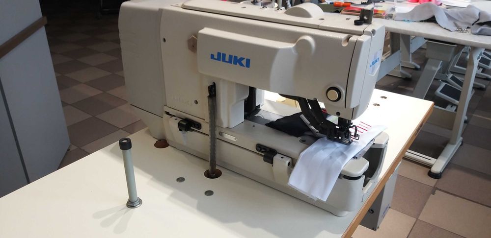 Dziurkarka JUKI LBH-1700 elektroniczna bieliźniana SIRUBA, JACK