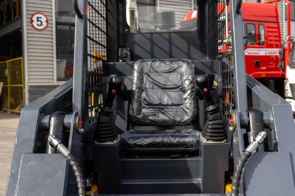 Máquina bobcatt de 1200 kilos nova