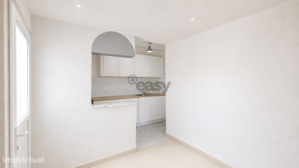 Moradia T1 com pátio para remodelação