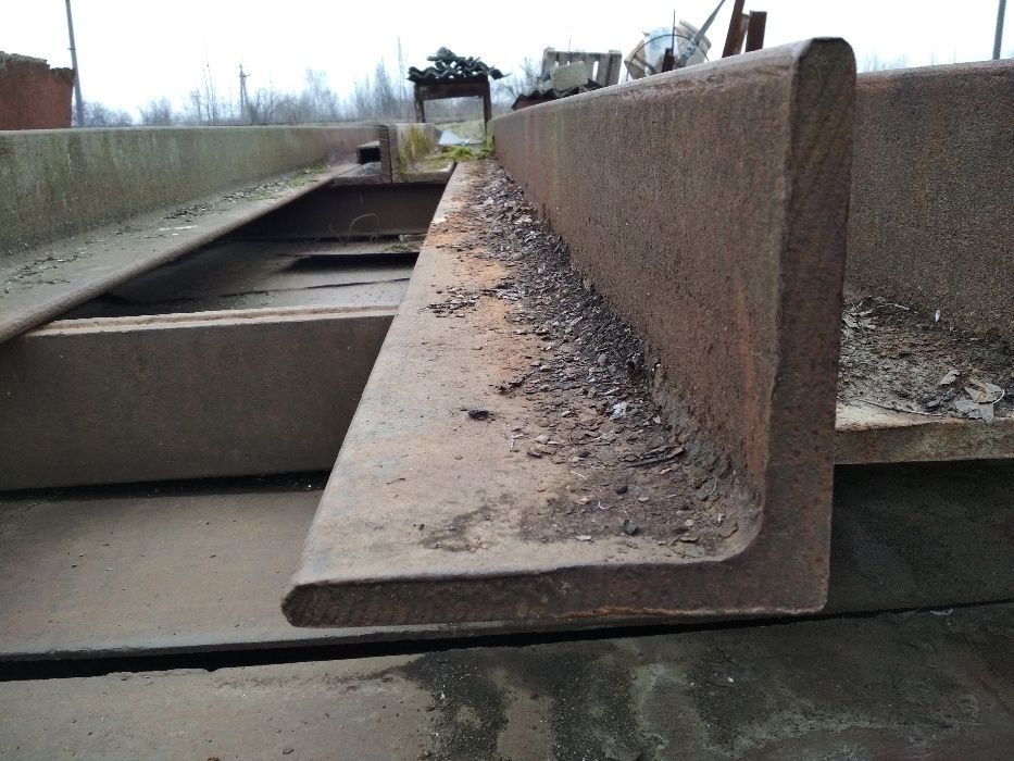 продаю уголок 200х200