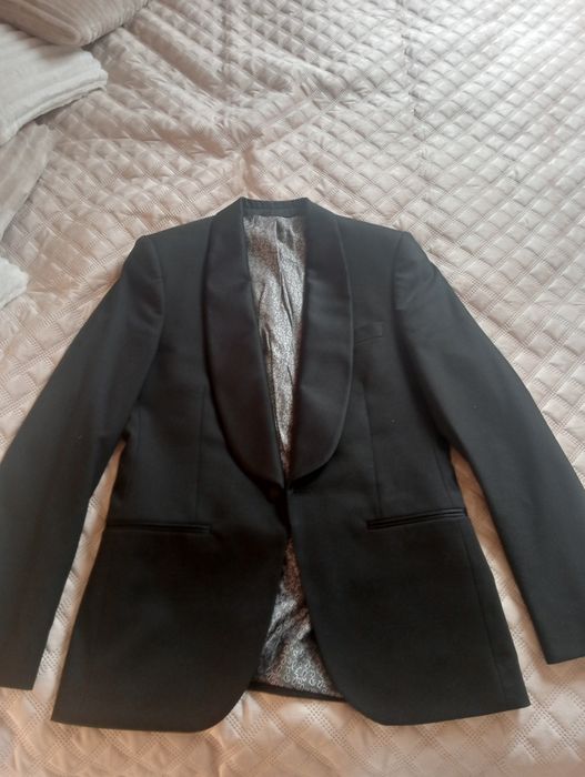 Czarny garnitur męski