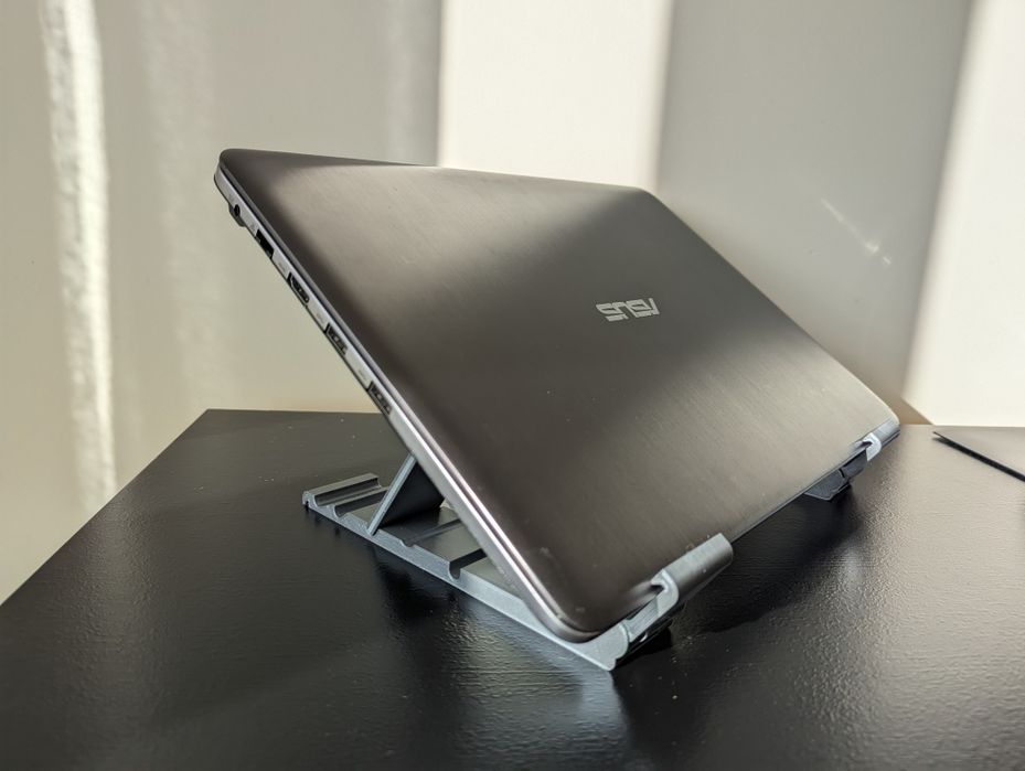 Suporte para PC ajustável