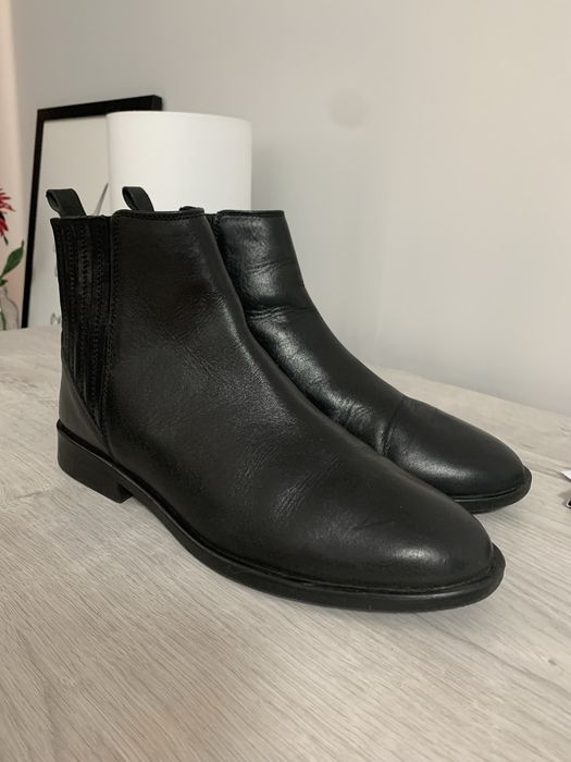 Шкіряні черевики англійського бренду