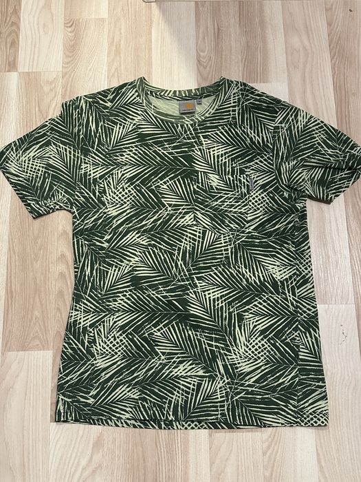 Футболка Carhartt.