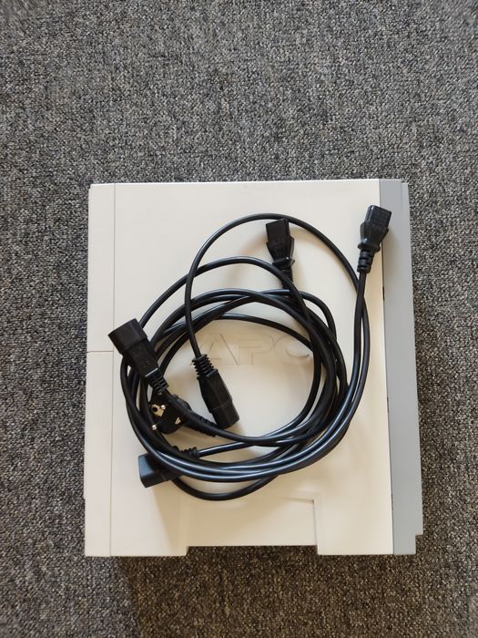 UPS firmy APC 1000VA/600W