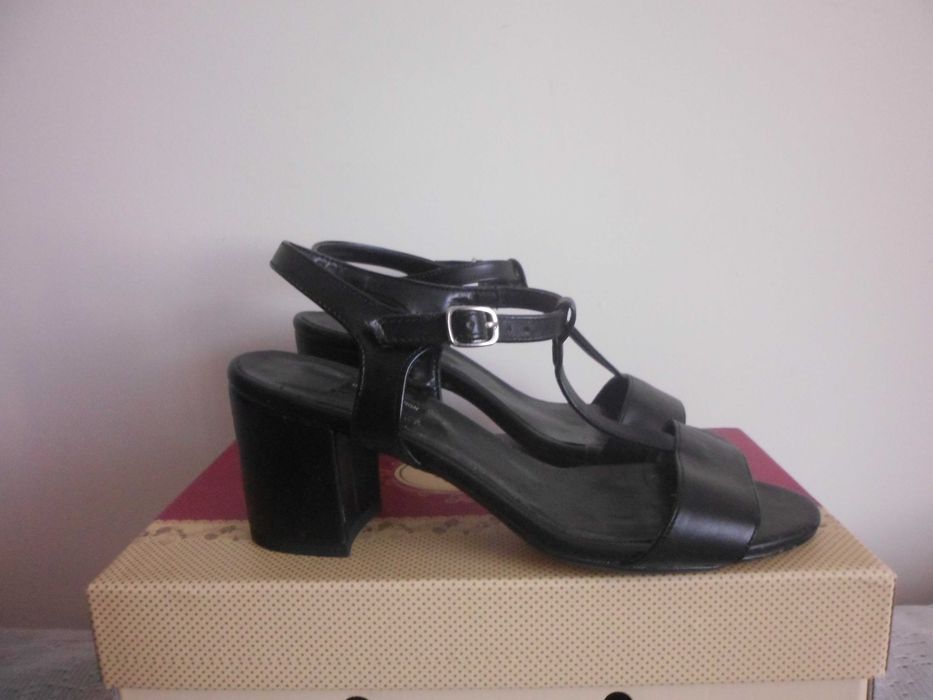 sandálias como novas para senhora cor preta