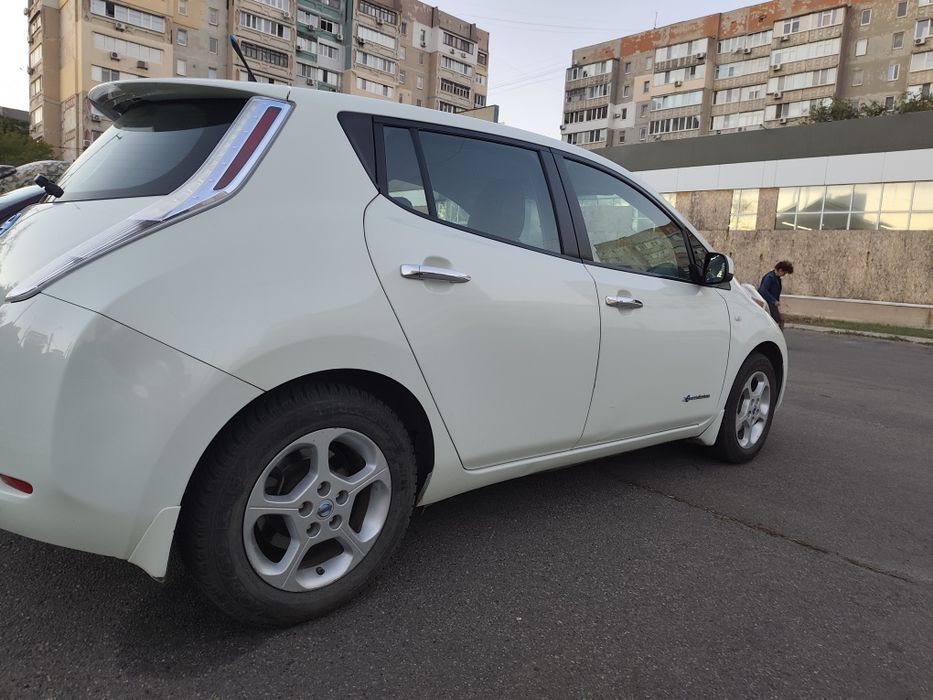 Nissan leaf в хорошем состоянии
