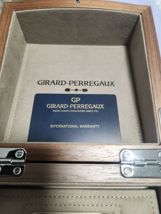 Часы годинник Girard Perregaux Laureato Chronograph