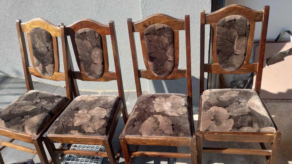 Krzesła oraz półka/szafka na buty