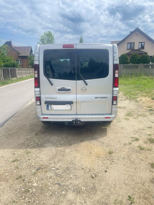 Opel Vivaro long 1,6 9 osób