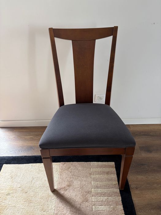 Mesa de jantar e cadeiras