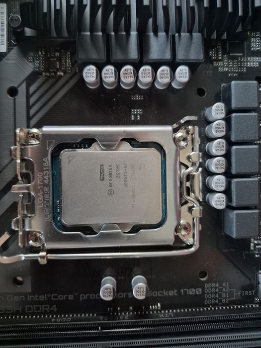 Procesor i5 12400f i płyta główna B760M DS3H DDR 4