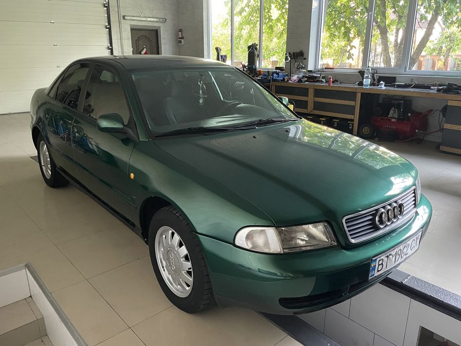 Audi A4B5 1.6 Газ/бензин
