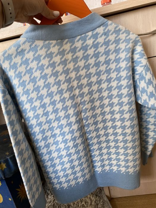 Стильна кофтинка для дівчинки