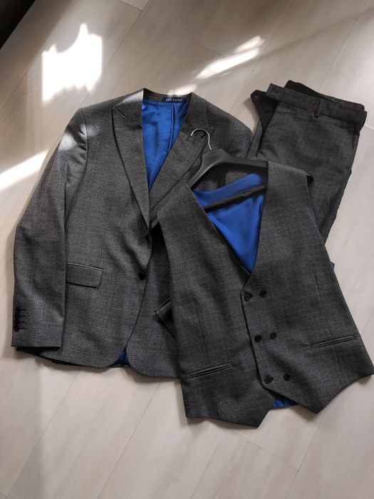 Чоловічий весільний класичний костюм трійка