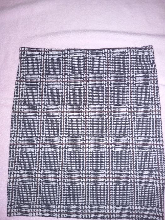 Krótka,  prosta spódniczka