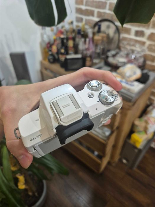 Canon EOS M50 Body | pudełko + bateria + ładowarka | stan bardzo dobry