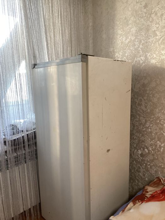 Холодильник, робочий