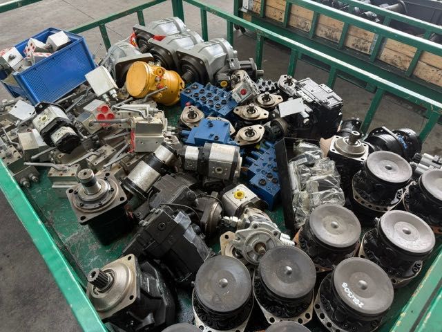 POMPY HYDRAULICZNE przesiewacz kruszarka wiertnica nowe i używane