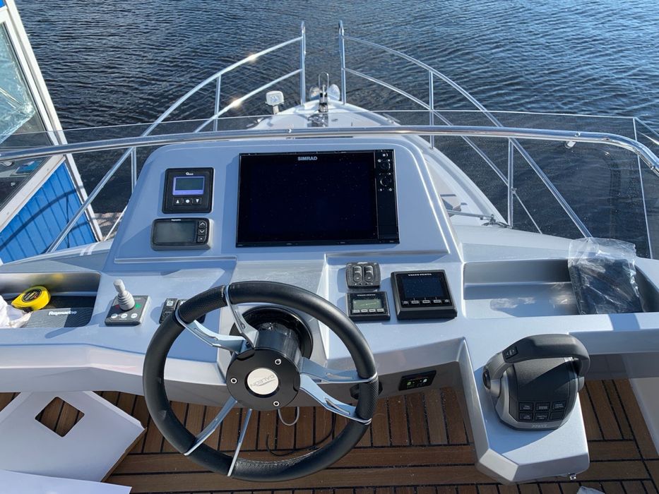 Моторная язта Galeon 300 FLY