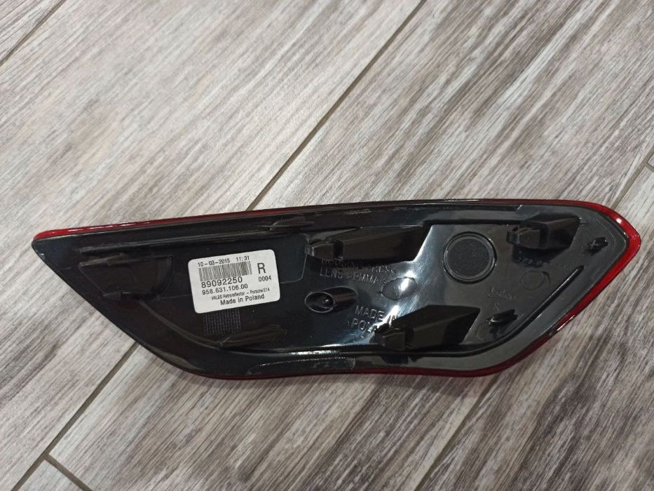 Отражатель катафот в задний бампер Porsche Cayenne 958 2010-2014