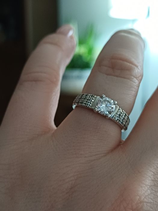 Pierścionek cyrkonie klasyczny