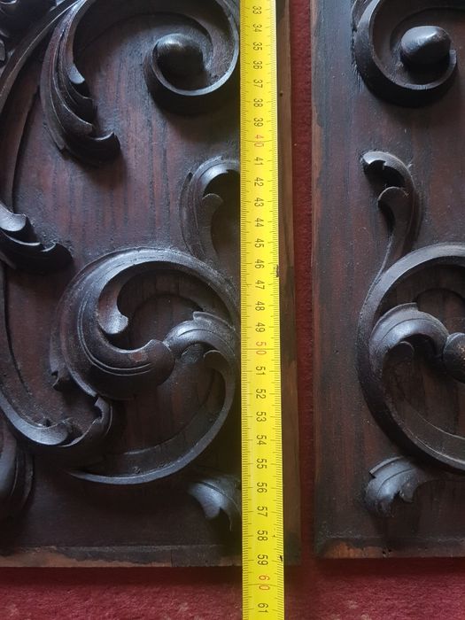 Painéis em talha de madeira de castanho