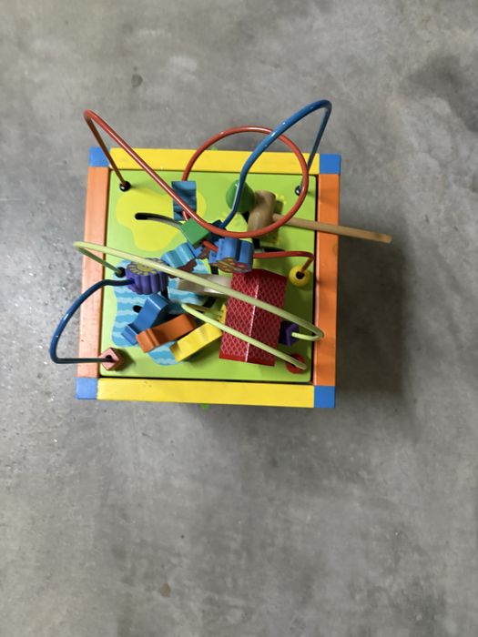 Cubo de madeira Universe