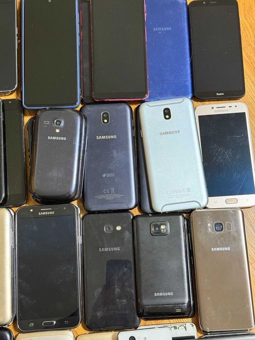 Продам лот різних телефонів та іншої електроніки