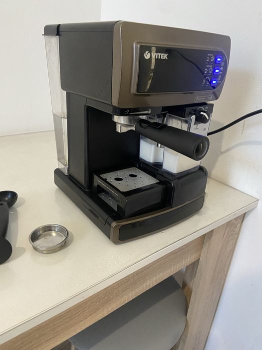 Кавоварка vitek vt-15-17 з капучінатором рожкова
