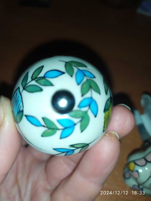 Порцелянові меблеві ручки різної форми