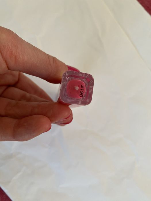 Bluszczyk do ust pomadka ròżowa Ted Baker