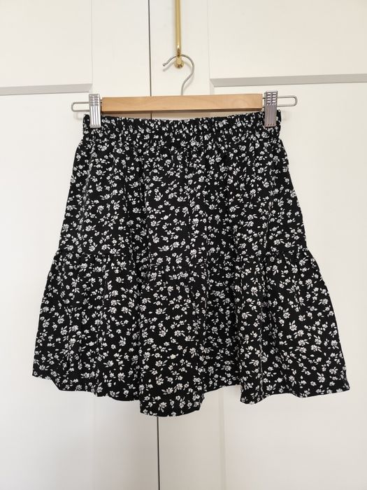 Spódniczka spódnica czarna w białe kwiaty kwiatki