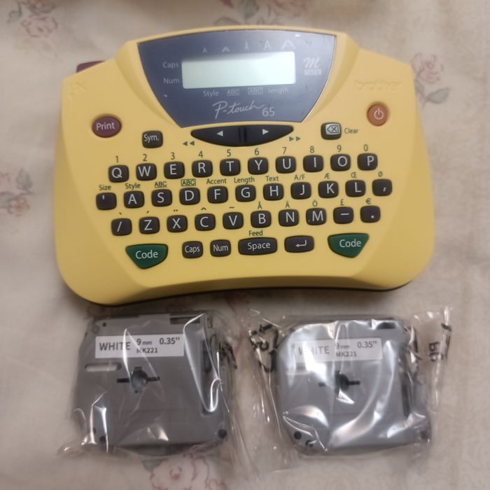 Brother PT-65 P-touch Home and Hobby Этикет-принтер с ЖК-экраном.