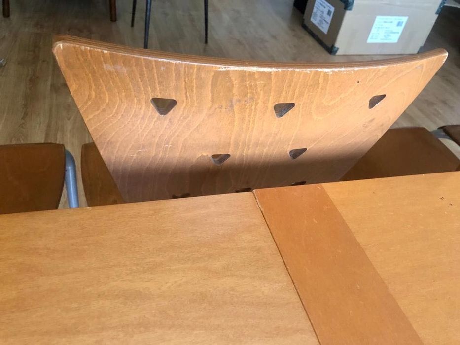 Conjunto mesa e cadeiras sala em cerejeira